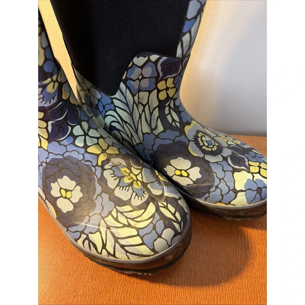 Bogs Women's Classic High Paisley Insulated Waterproof Boot Size 6